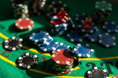 Three Card Poker table on lakutoto showing dealer hand, player cards, and betting controls